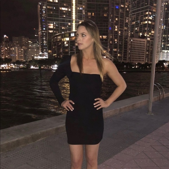 Baja East Dramatic Shoulder Dress - Picture 4 of 4